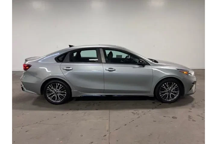 $17547 : Kia Forte 2023 GT-Line 4dr S image 2