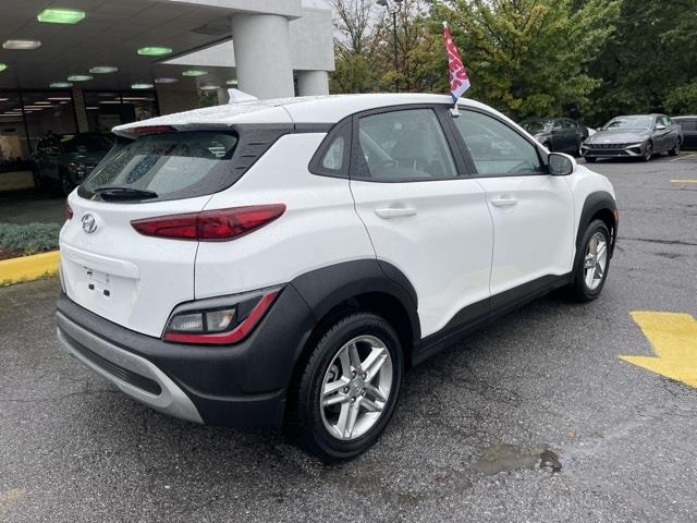 $17875 : PRE-OWNED 2022 HYUNDAI KONA SE image 3