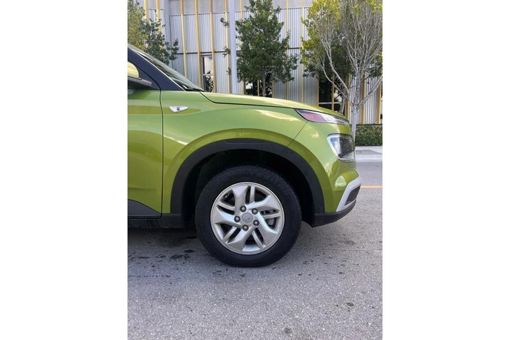 $12999 : Hyundai Venue SEL image 6