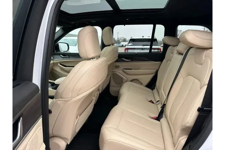 $40000 : Jeep Grand Cherokee 2025 4x4 image 10