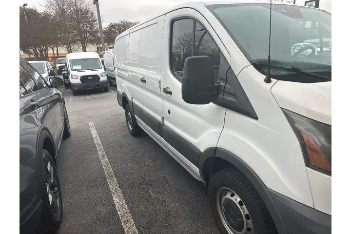 $12393 : Ford Transit 2017 250 3dr SW image 5