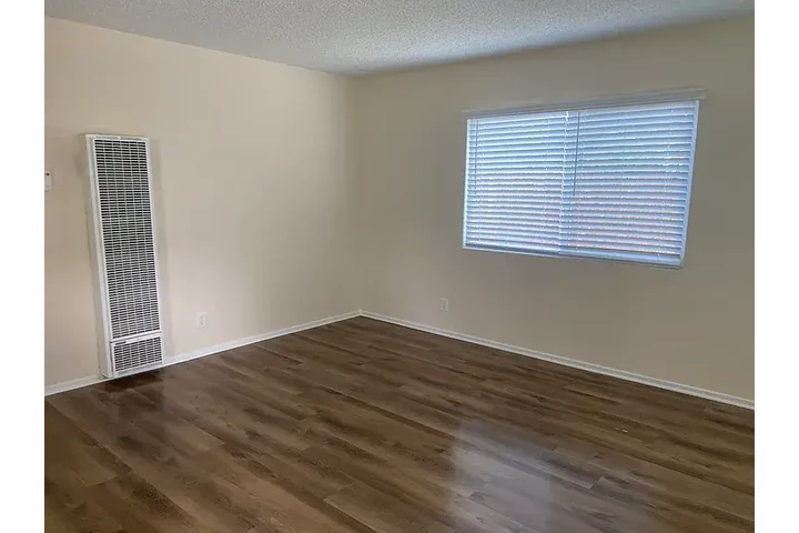 $2085 : Suitable home image 2