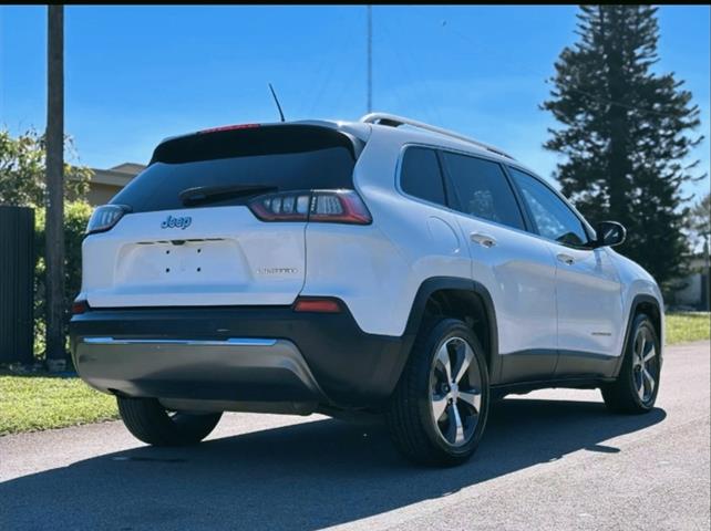$8900 : Se vende Jeep Cherokee image 8