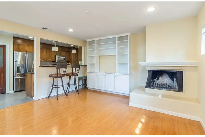 $2750 : 3 bedroom house available image 8