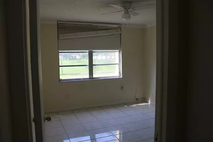 $2300 : North Miami Beach. Aventura image 3