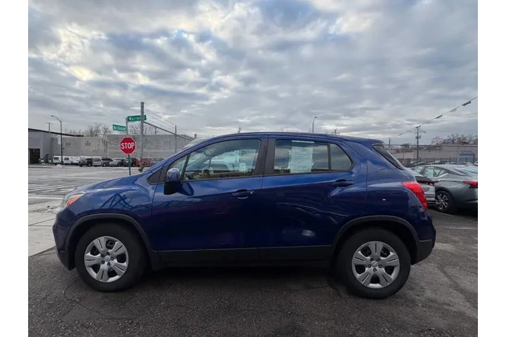 $9395 : 2017 Trax LS image 6