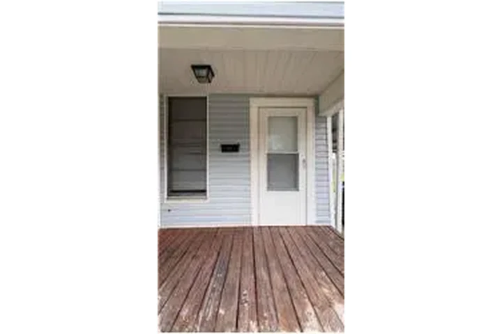 $1195 : Rental property with 3 bedro image 2