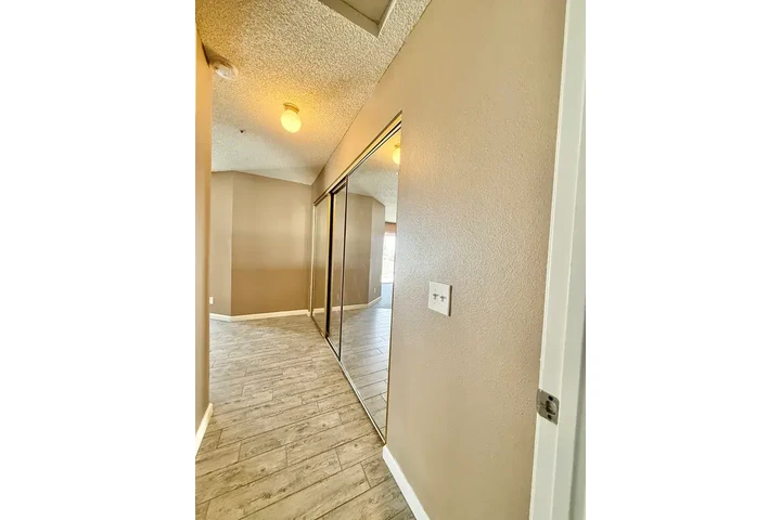 $1500 : Fontana 3 & 2 BEDROOMS image 9