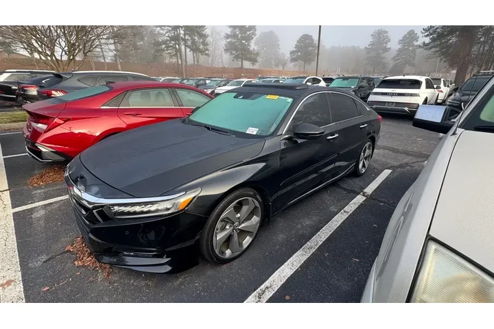 $21551 : Honda Accord 2018 Touring 4d image 2