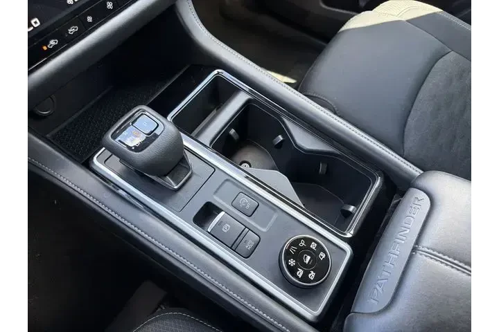 $29315 : Nissan Pathfinder 2025 AWD S image 9