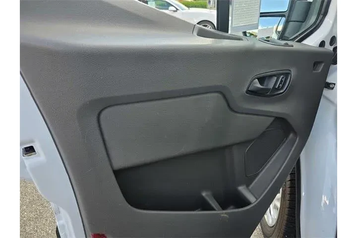 $32227 : Ford Transit 2024 250 3dr SW image 8