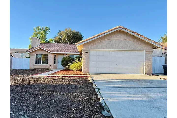 $1550 : Casa con encanto, Palmdale, CA image 1