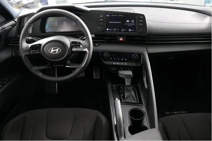 $24500 : Hyundai ELANTRA 2025 SEL Spo image 2