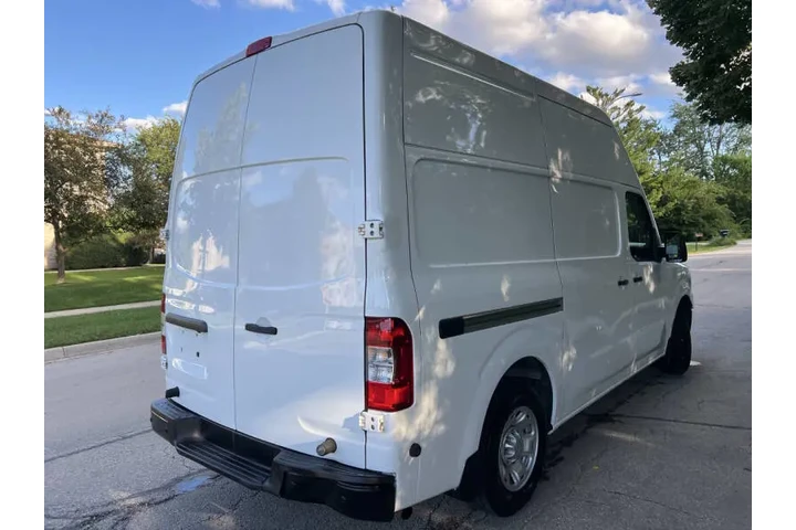 $16995 : 2017 NV 2500 HD S image 6