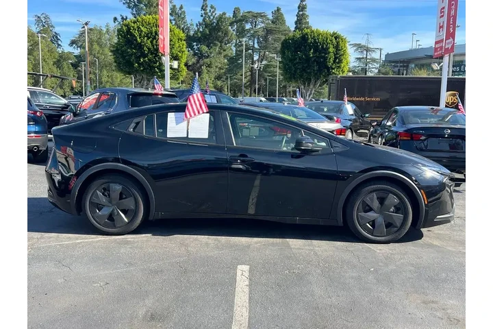 $30998 : Toyota Prius Prime 2024 SE 4 image 6