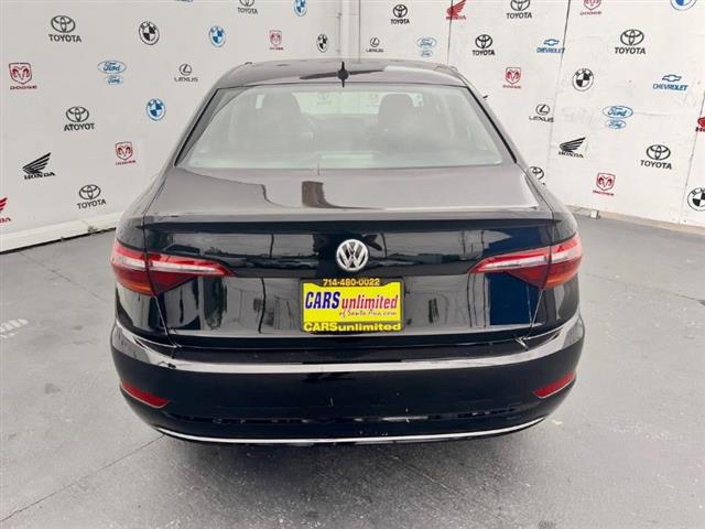 $14995 : Used 2019 Jetta R-Line Auto w image 4