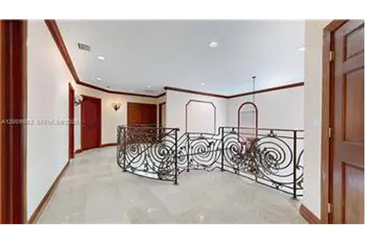 $19000 : Rental property with 5 bedro image 2