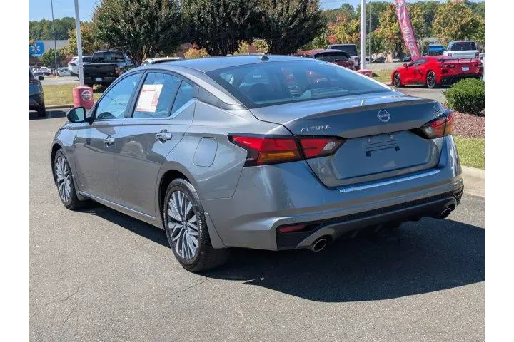 $21293 : Nissan Altima 2023 2.5 SV 4d image 8