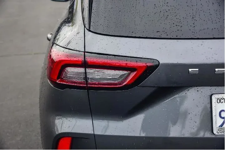 $33690 : Ford Escape 2025 ST-Line 4dr image 7