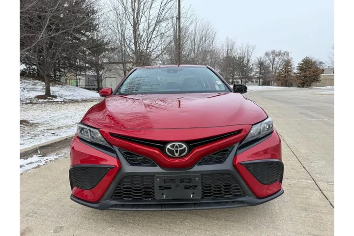 $17997 : 2021 Camry SE image 3