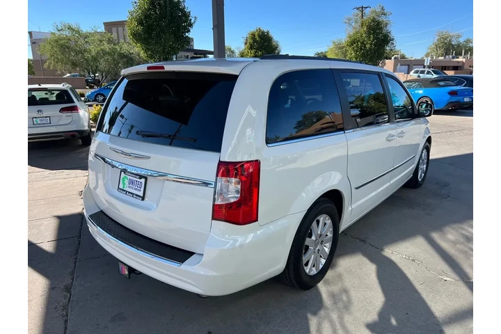 2013 Town & Country Touring image 5