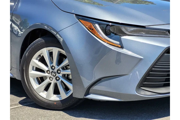 $22599 : Gold Certified2024 Corolla LE image 4