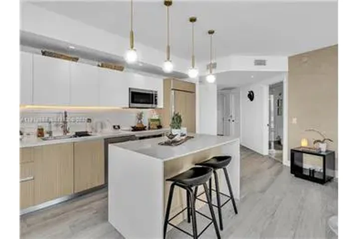 $8300 : Rental property with 2 bedro image 9