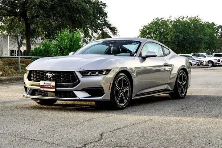 $26766 : Ford Mustang 2024 EcoBoost 2 image 9