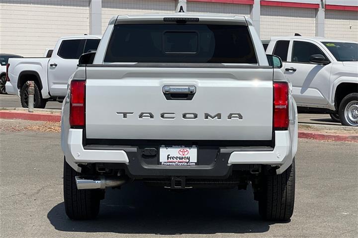 $55528 : New 2024 Tacoma Limited Doubl image 5