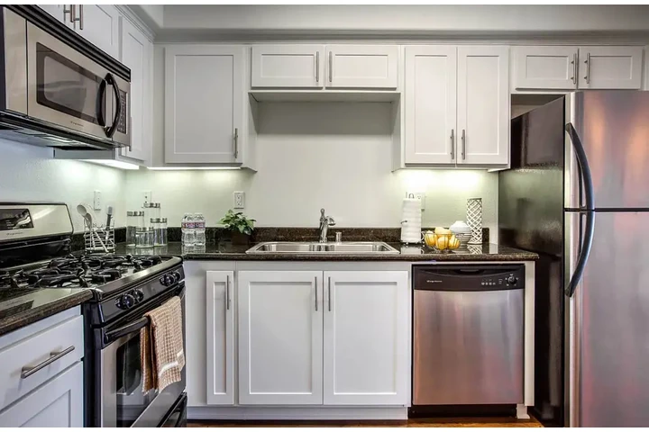 $2200 : 3Bed 2Bath Apt in koreatown image 5