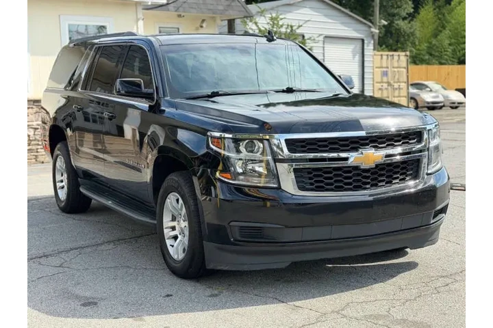 2019 Suburban LS image 4