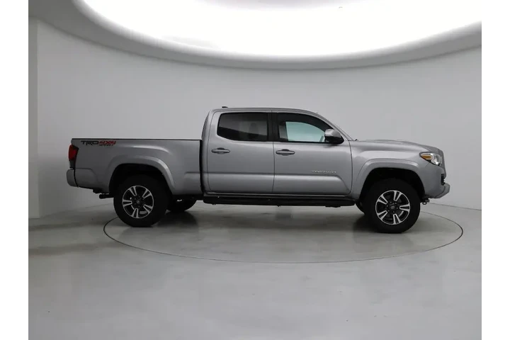$31998 : Toyota Tacoma 2019 4x4 TRD S image 7