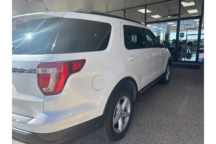 Ford Explorer 2018 XLT 4dr S image 3