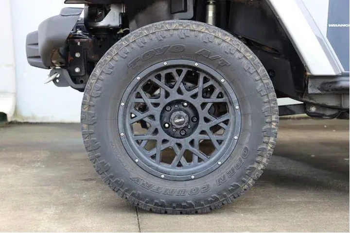 $18882 : Jeep Wrangler JK Unlimited 2 image 10