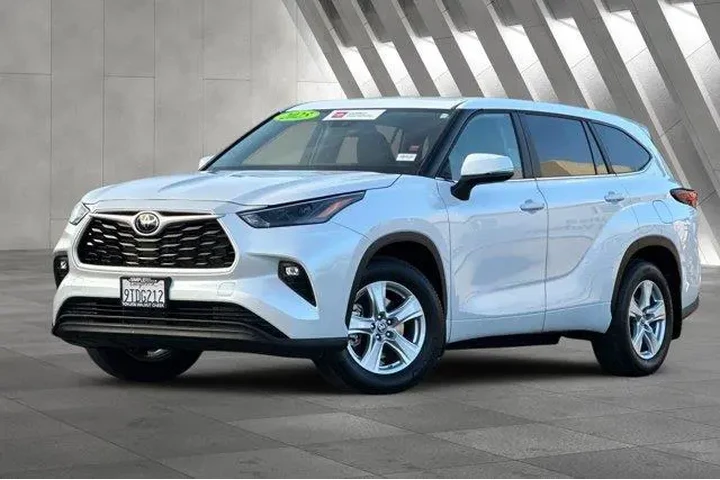 $39900 : Toyota Highlander 2025 AWD L image 2