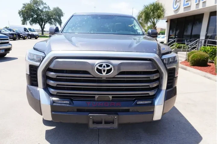 $39725 : Toyota Tundra 2022 4x2 Limit image 2