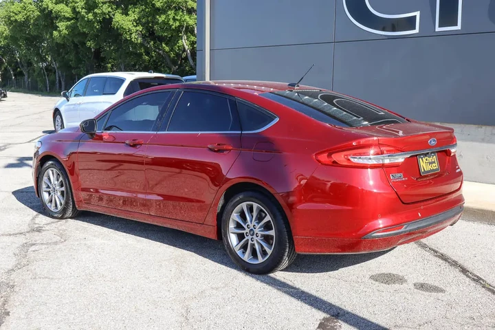 $9548 : 2017 Fusion SE FWD image 6