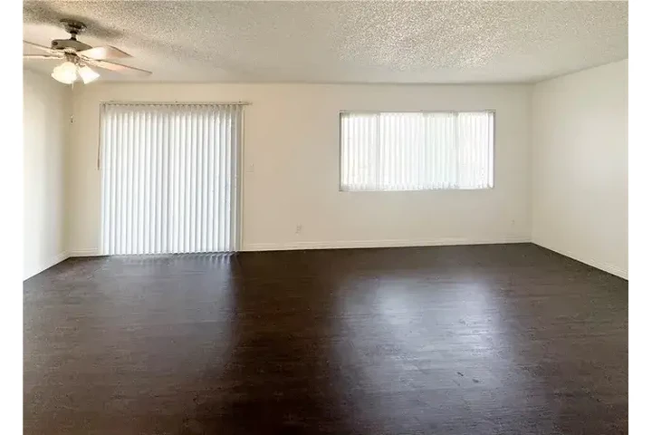 $1100 : Mission Viejo, CA el encanto image 1