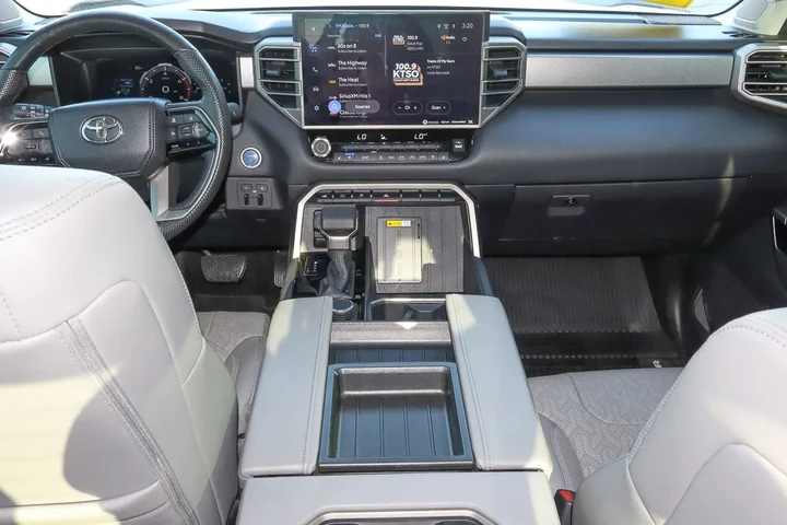 $55888 : 2024 Tundra 4WD Limited Hybrid image 10