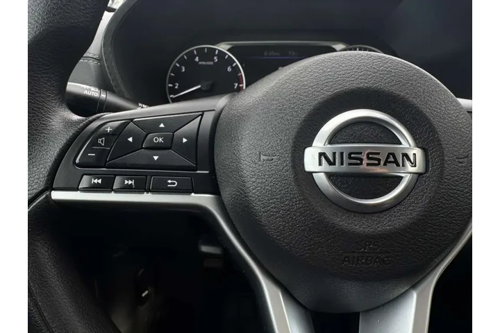 2023 Sentra SV image 8