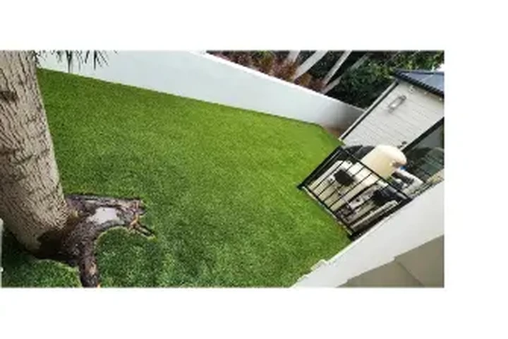 installation of synthetic gras image 2