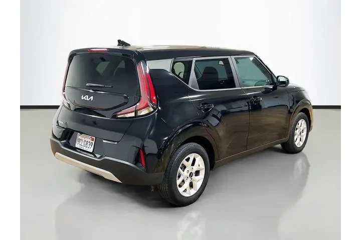 $18787 : Kia Soul 2023 S 4dr Crossove image 7