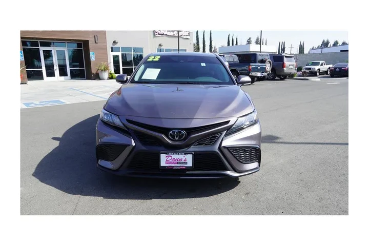 $24984 : 2022 Camry SE Sedan 4D image 3