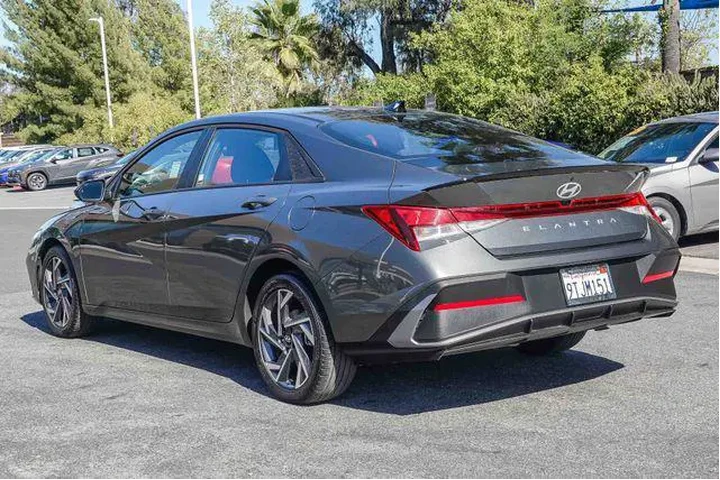 $21000 : Hyundai ELANTRA 2025 SEL Spo image 6
