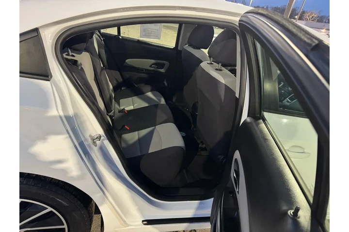 $4450 : 2014 Cruze 4dr Sdn Man LS image 9