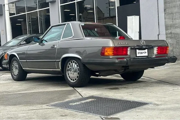 $27900 : Mercedes-Benz 560-Class 1986 image 6