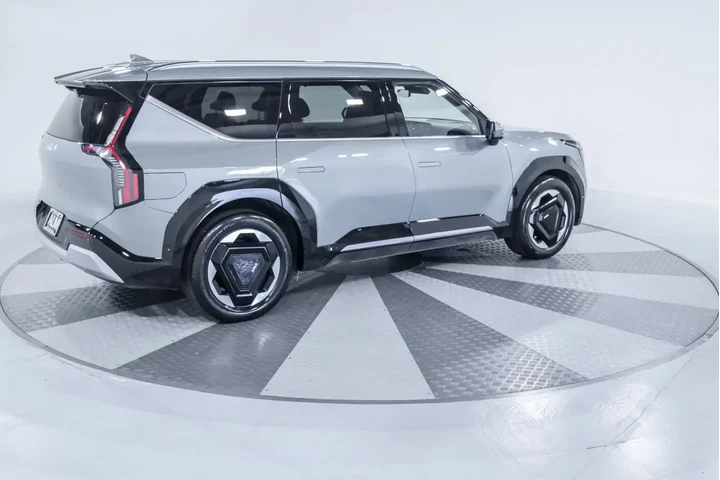 $37460 : Kia EV9 2024 AWD Land 4dr SU image 9