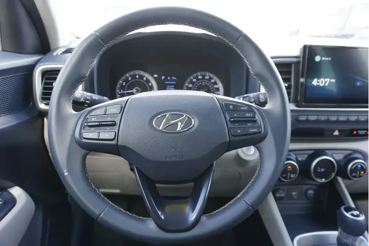 $12988 : Hyundai VENUE 2021 SEL 4dr C image 10