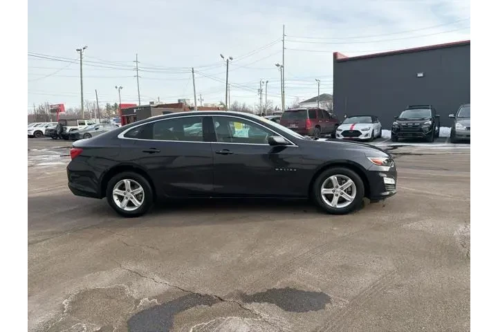 $17980 : Chevrolet Malibu 2023 LT 4dr image 4
