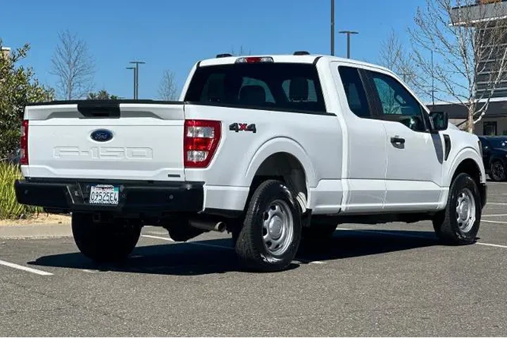 $35811 : Ford F-150 2023 4x4 XL 4dr S image 3